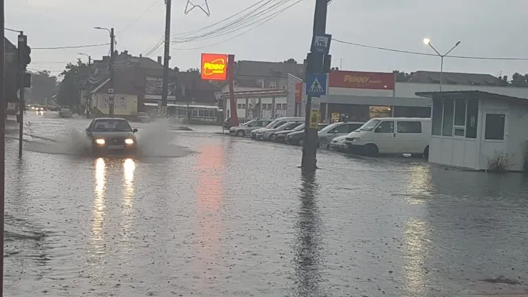 ACUM: Inundație la Târnăveni