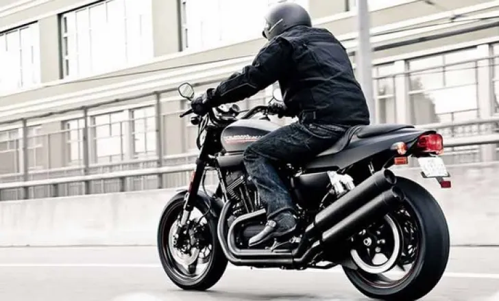 Femeie accidentată pe trecerea de pietoni de un motociclist de 18 ani fără permis