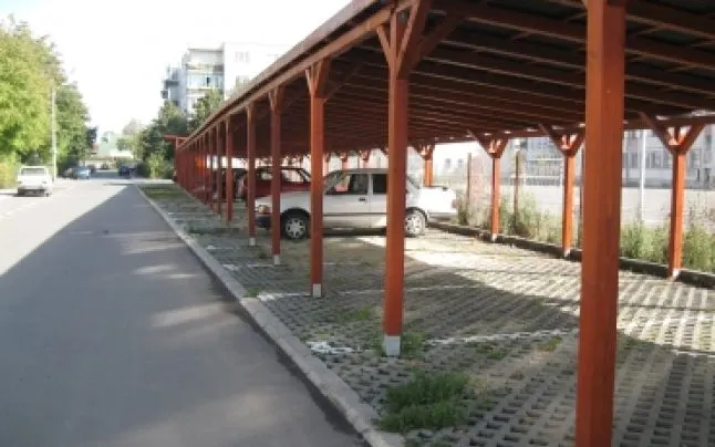Mașinile de firmă nu vor mai putea parca între blocurile din Tîrgu Mureș