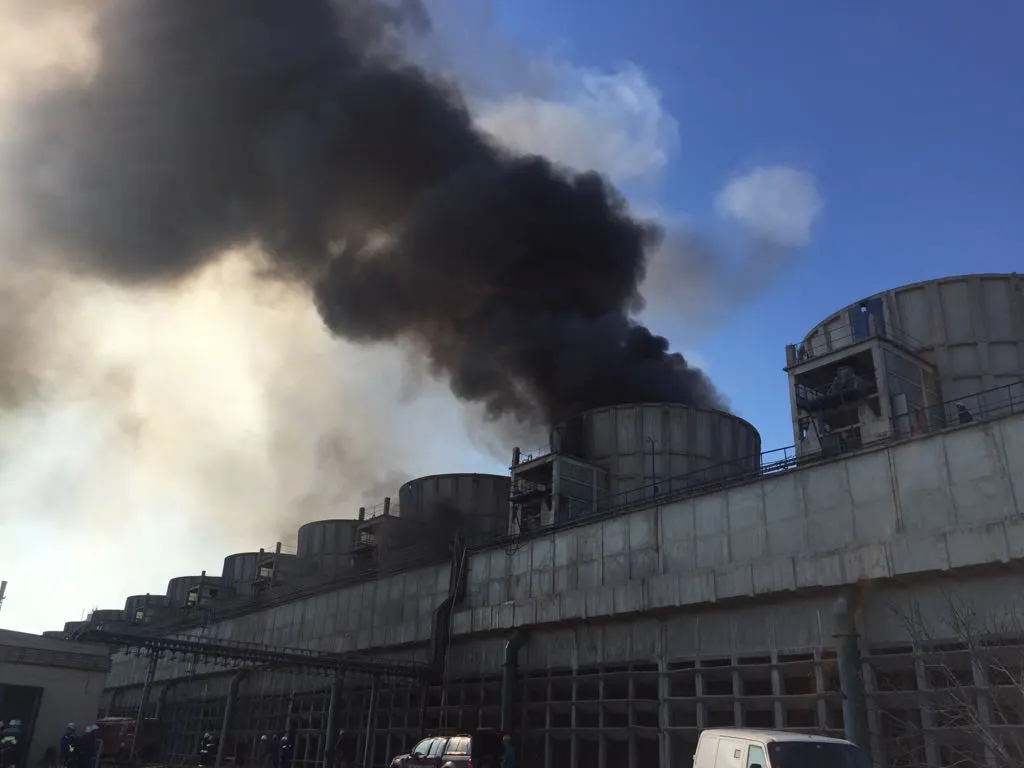 Incendiu la Azomureș. Nu există niciun pericol!