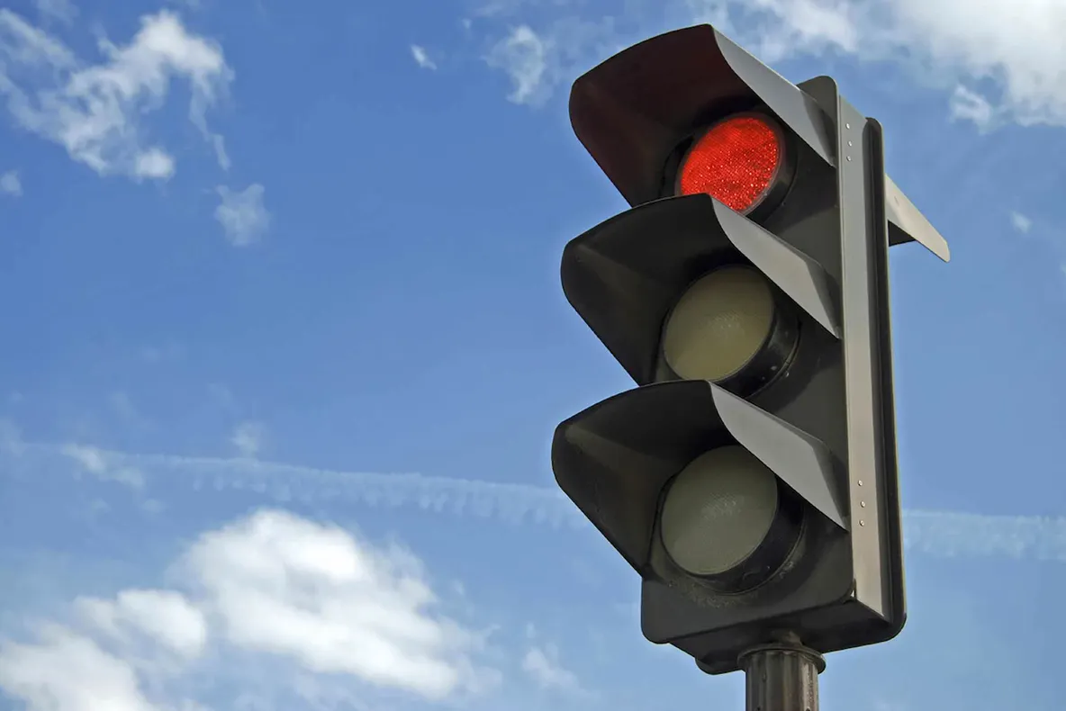 A trecut pe roșu și a făcut patru victime