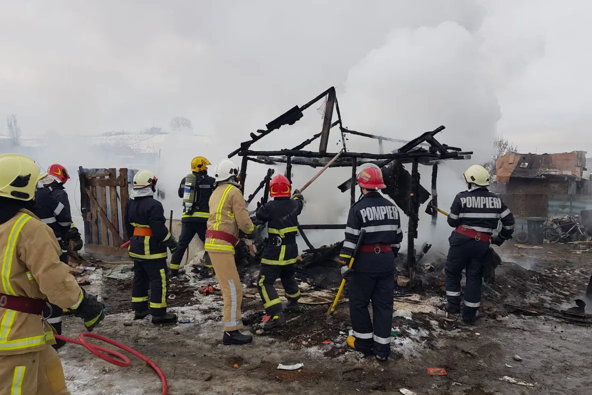 FOTO: Incendiu în Valea Rece