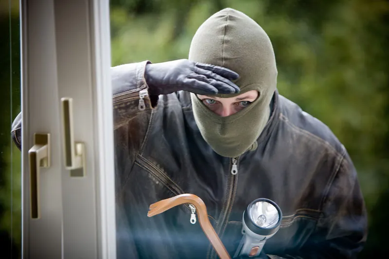 Arsenal de spart apartamente, descoperit în Livezeni