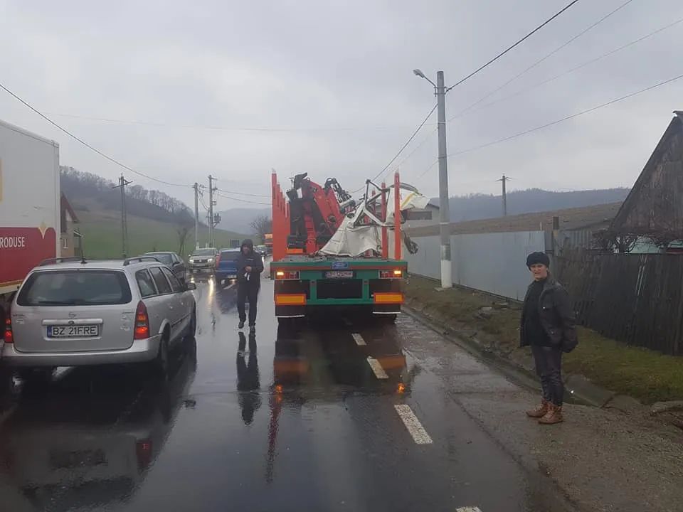 UPDATE: ACCIDENT ÎNTRE TIRURI, LA ȚIGMANDRU. Circulația s-a reluat pe un sens
