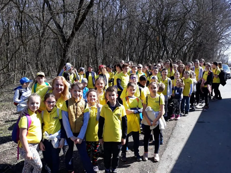 TÂRNĂVENI: 500 de voluntari au adunat 10 tone de deșeuri