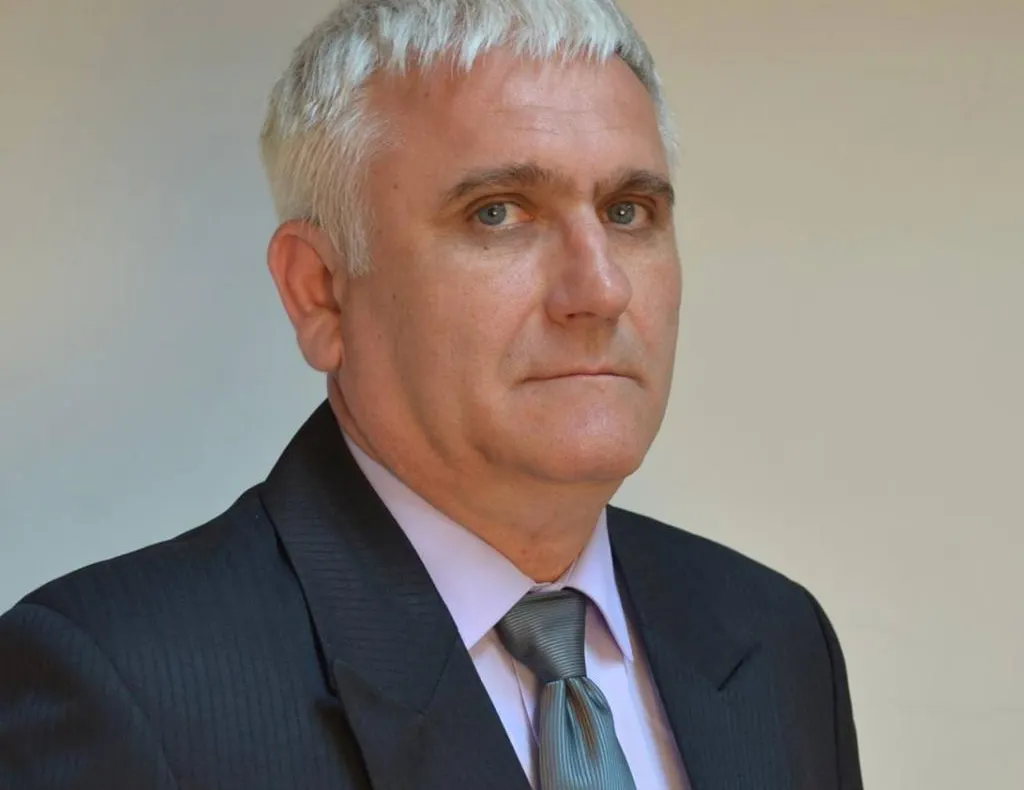 TUPEU DE PRIMAR: Edilul din Sântana, vătaf peste tot ce cântă-n sat
