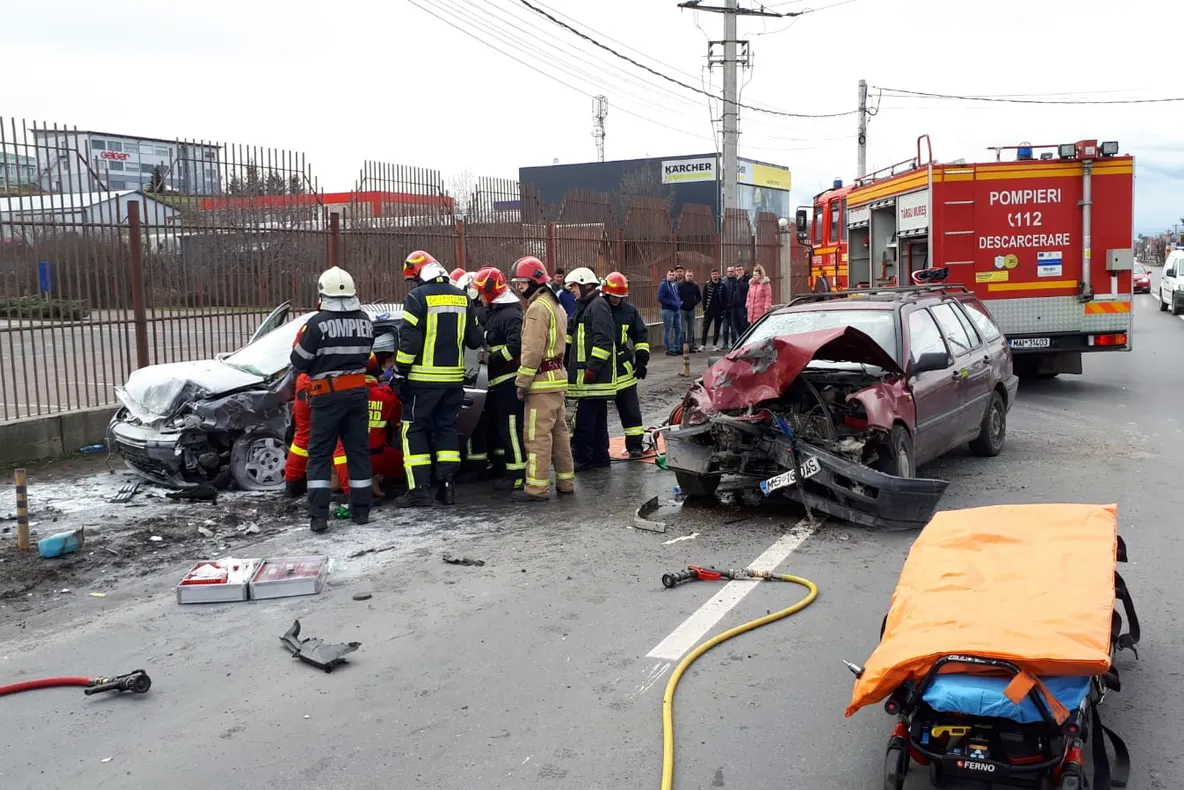 FOTO: 3 VICTIME în accidentul de pe Gheorghe Doja