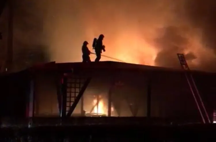 VIDEO. INCENDIU DE PROPORȚII ÎN "WEEK-END". A ARS QUEEN PUB!