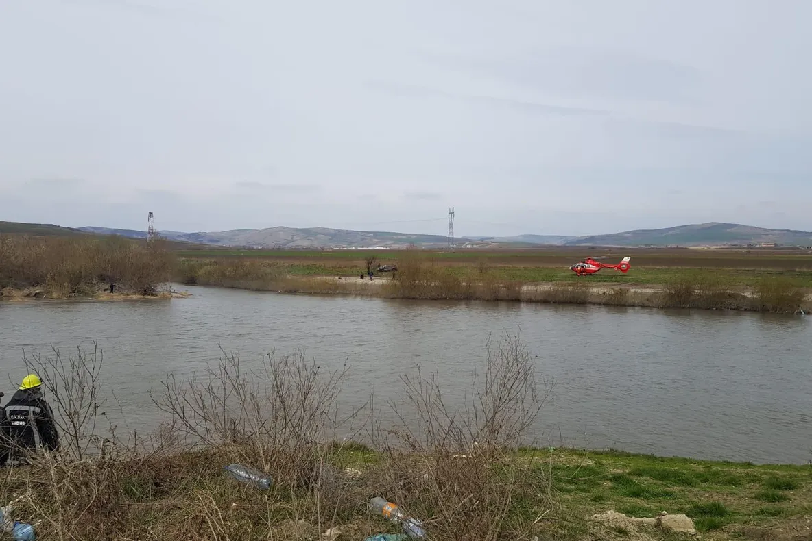 VIDEO: Filmul complet al salvării tânărului de 15 ani din apele Mureșului