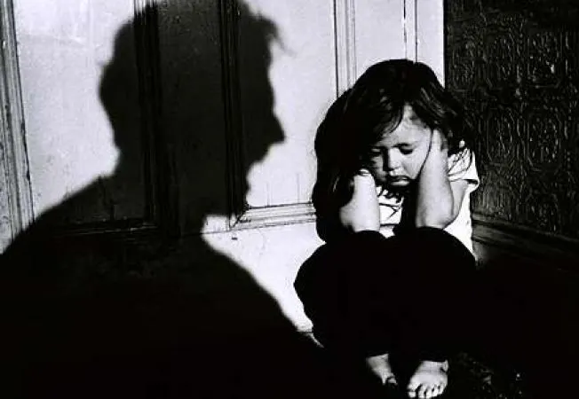 POGĂCEAUA: Și-a bătut soția și fiica lor a sunat la Poliție. Față de bărbat, s-a emis ordin de protecție