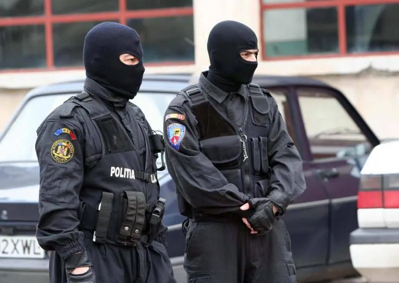 MUREȘ: 25 de percheziții și 2 mandate de aducere