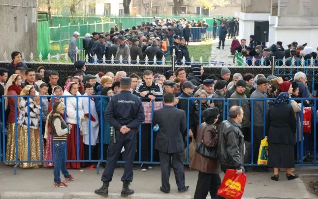 Sâmbătă și duminică - DESCHIS pentru eliberarea cărților de identitate