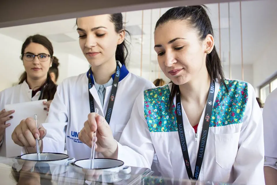 ÎN WEEK-END: Cursuri de pregătire pentru admiterea la Medicină și Farmacie