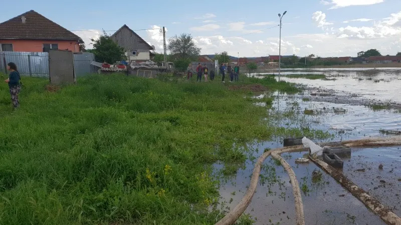 BILANȚ PROVIZORIU la Sânpaul: INUNDATE - 100 de hectare de teren arabil și 200 de hectare de pășune