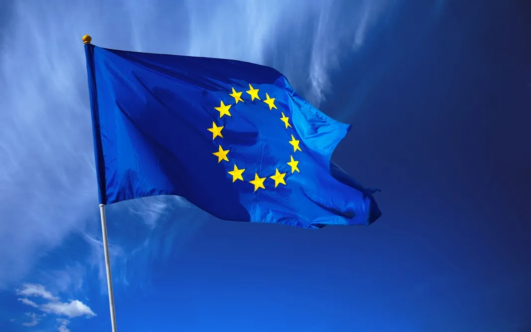 ZIUA EUROPEI, la Târgu Mureș: Corul Filarmonicii, în fața Palatului Administrativ