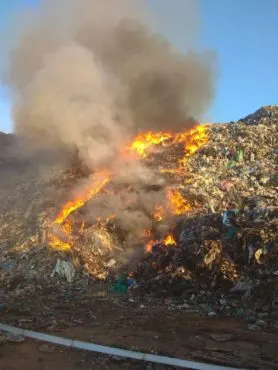 DUMINICĂ: Incendiu la groapa de gunoi din Sighișoara
