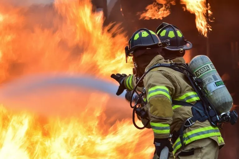 DUMINICĂ: Incendiu la Sighișoara. A ars un apartament, dar putea fi mai rău