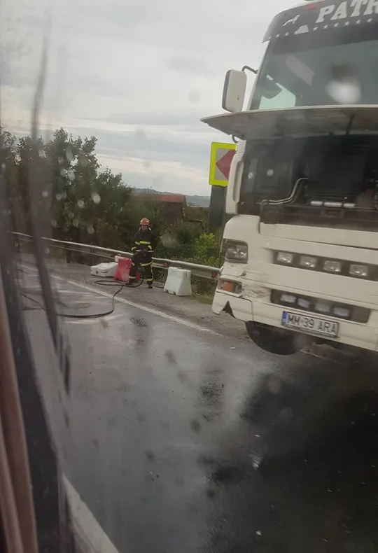 Un camion a blocat drumul european E60, pe relația Sighișoara - Târgu Mureș