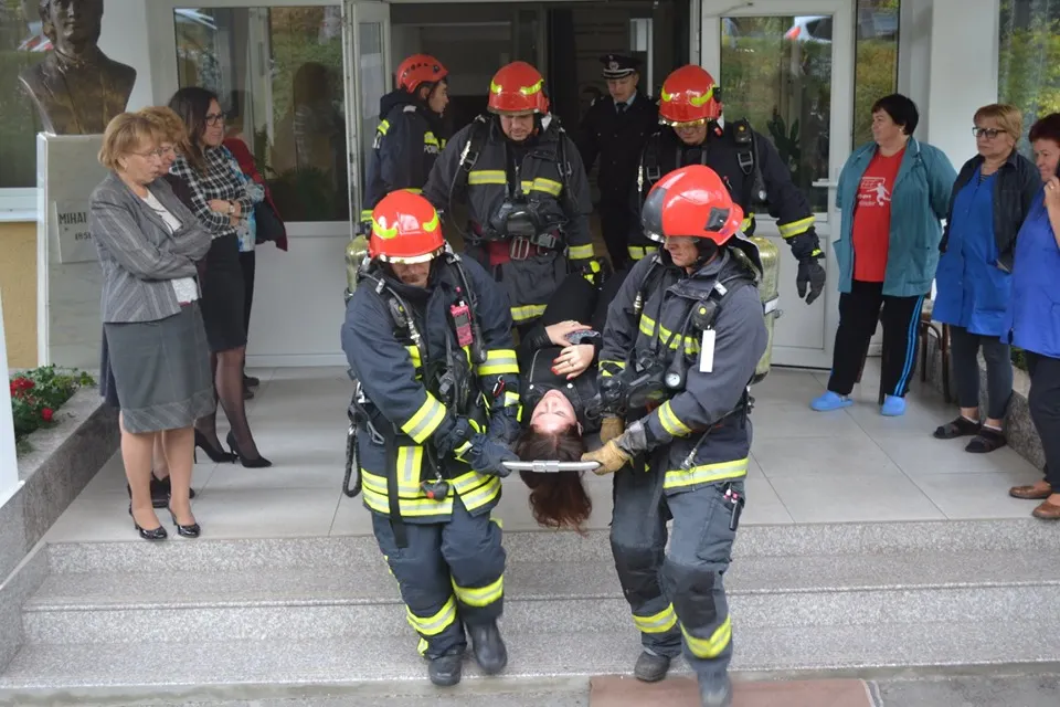 FOTO: INCENDIU la Colegiul Național Pedagogic Mihai Eminescu. EXERCIȚIU!