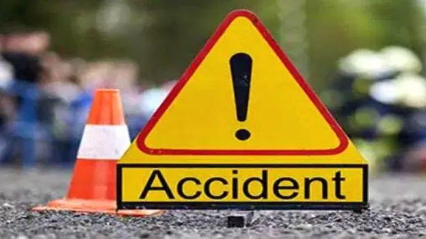 Un șofer de 78 de ani, accidentat grav după ce a intrat într-o mașină din față