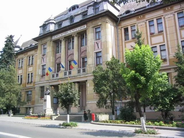 CENTENAR la unul dintre cele mai prestigioase Colegii Naționale din Târgu Mureș