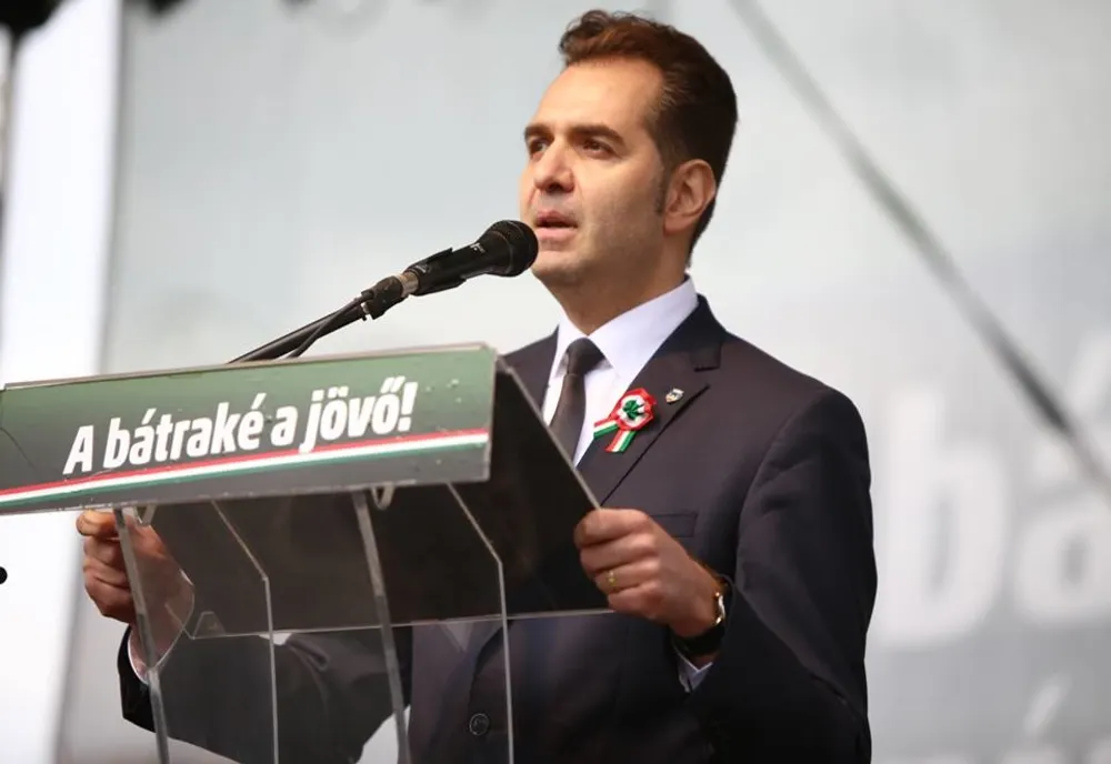 Primarul din Sfântu Gheorghe după amenda pentru steagurile maghiare: „Dacă cineva crede că prin decizii administrative poate fi limitată dragostea noastră faţă de simbolurile noastre naţionale se înşeală”