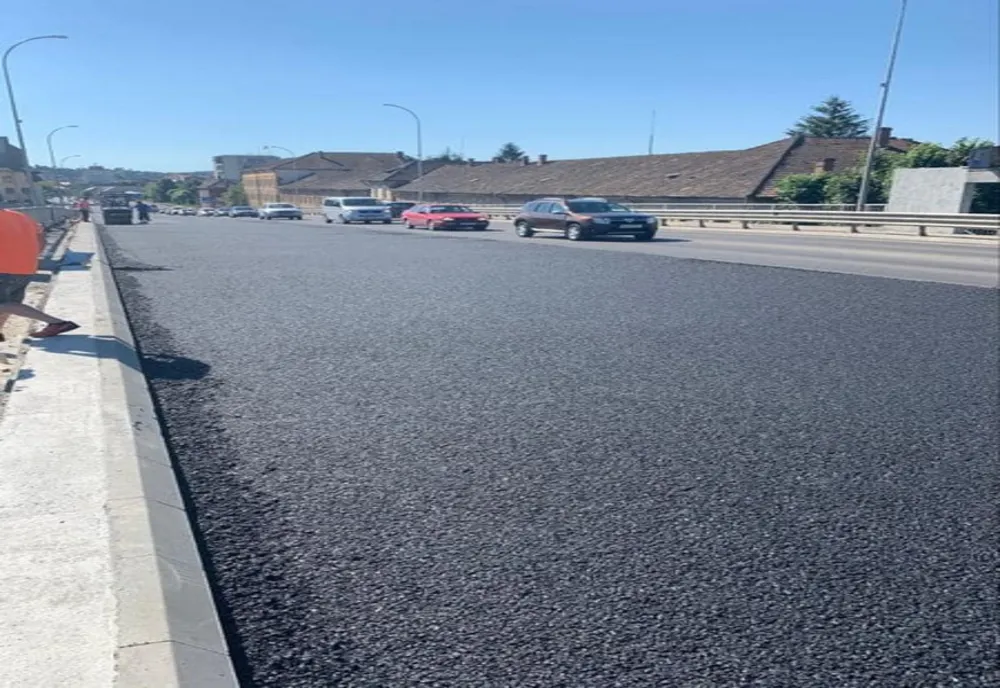 Lucrări la Podul Mureș după ce au apărut multiple denivelări la nivelul stratului de uzură (FOTO)