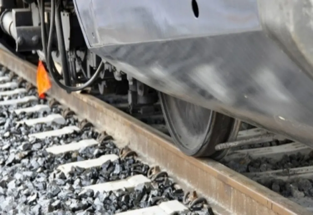 Un tren de pe ruta Târgu Mureș - București a luat foc în mers