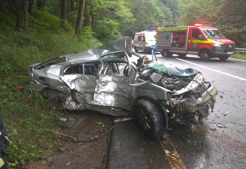 FOTO | Accident grav în judeţul Covasna! A fost solicitat şi elicopterul SMURD de la Târgu Mureş