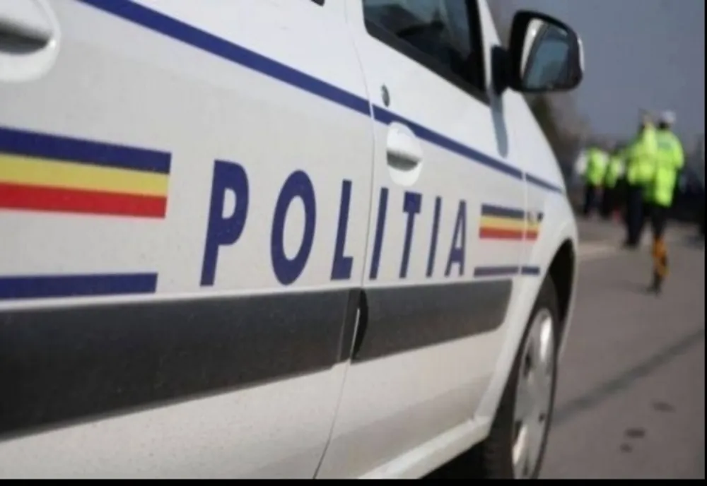 Accident în Livezeni! Un șofer beat a ajuns cu mașina într-un stâlp  de electricitate