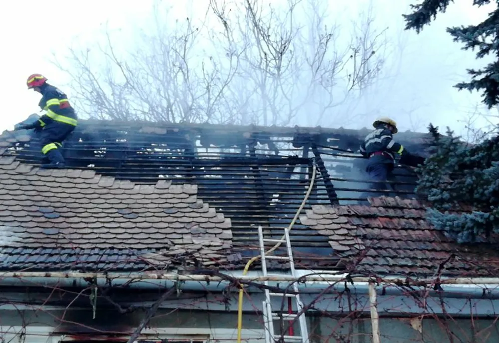 FOTO: Incendiu în localitatea mureșeană Albești! O femeie de 55 de ani a fost găsită carbonizată
