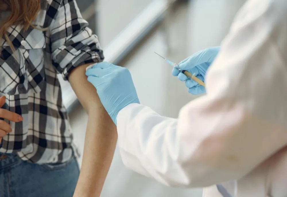 Aproape 21.000 de mureșeni, pe listele de așteptare pentru vaccinare anti-covid! Din aprilie, încă 6 centre vor fi deschise în județ