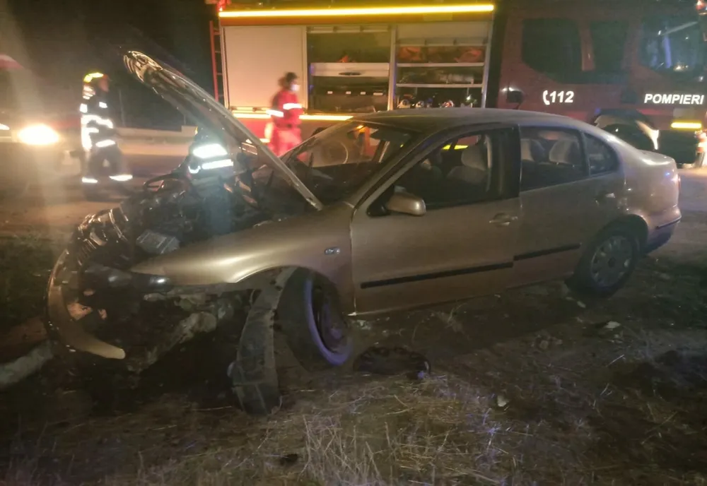 Accident Șăulia: un autoturism s-a izbit de un cap de pod! O femeie și un copil, la spital