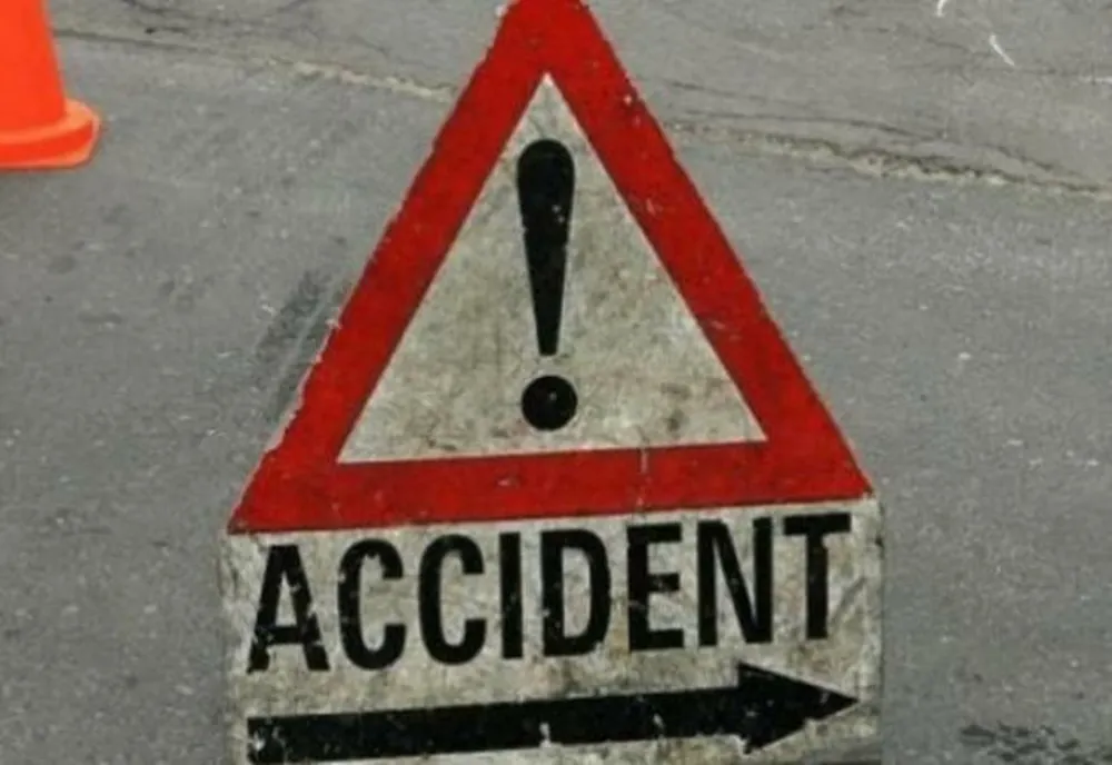 Accident pe DN 13, în Viforoasa! Trei persoane au fost rănite și au fost duse la spital