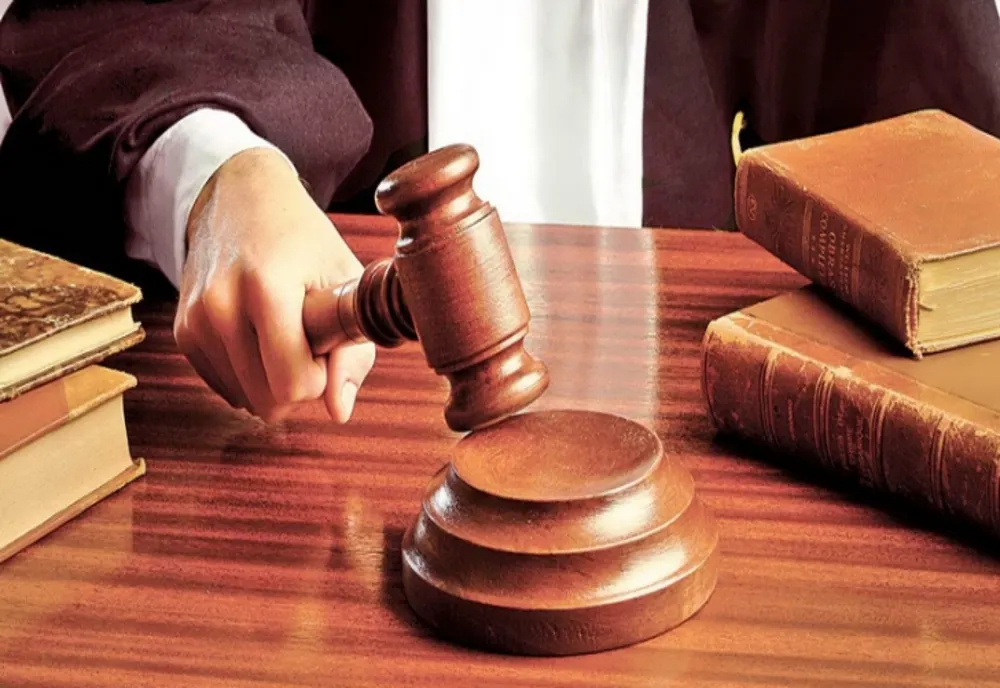 Poliţist din Reghin trimis în judecată de DNA după ce a primit mită de la un şofer prins beat la volan