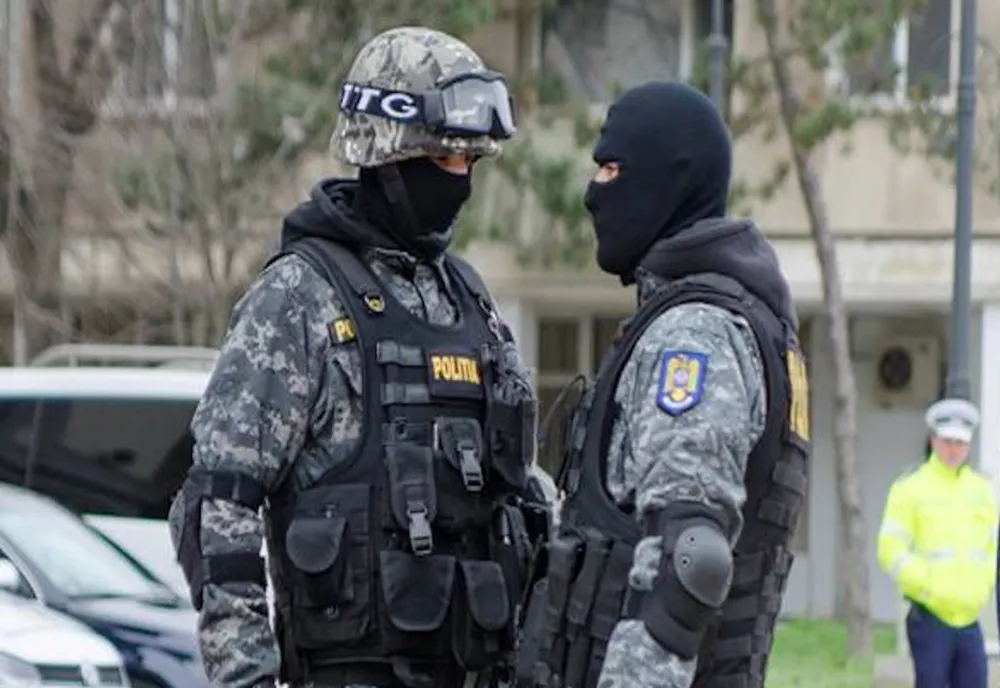 Cămătari din Mureş reţinuţi după ce oamenii legii au efectuat 13 percheziţii