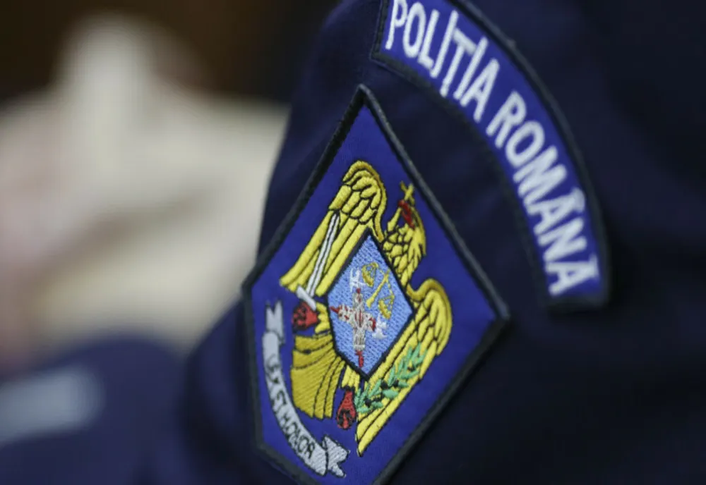 Tineri din Iernut, reținuți! Au furat mai multe carduri și bani 