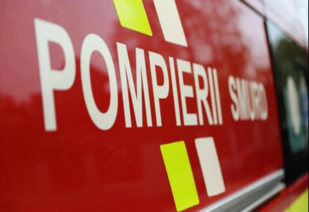 Autoturism răsturnat pe DJ 153, în afara localității Demieni! Un tânăr a fost rănit
