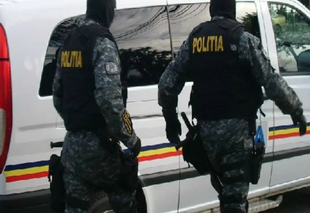 Trei bărbați din Bistrița-Năsăud și unul din Mureș, arestați preventiv! Au furat dintr-un depozit bunuri de câteva zeci de mii de lei