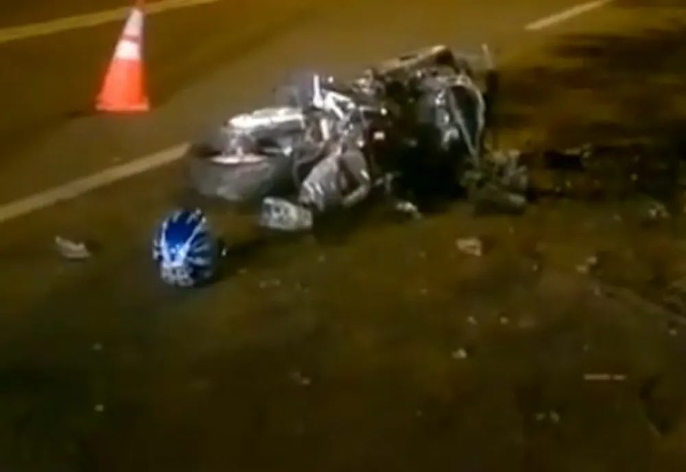 Coliziune între un tractor şi o motocicletă! O persoană a ajuns la spital