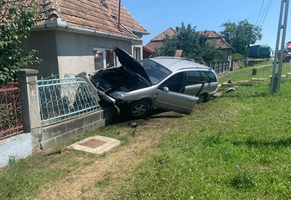 Pericol de explozie în Cheţani! Un şofer a rupt ţeava de gaz (FOTO)
