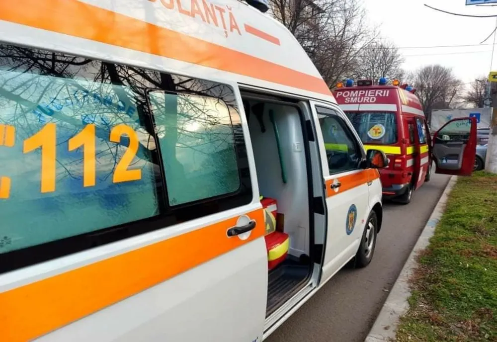 Grav accident pe DN15 în Mureş! Femeie grav rănită după impactul dintre un autocar şi un autoturism