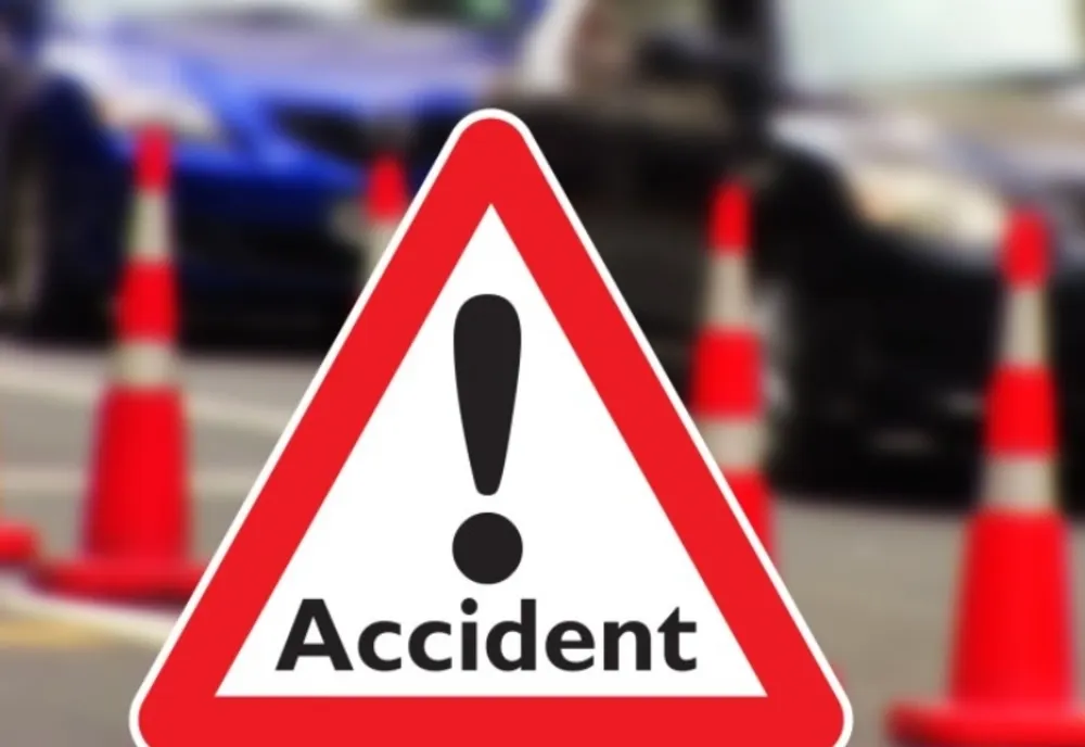 Trei persoane, la spital, după ce s-au răsturnat cu autoturismul, între Trei Sate și Ghindari