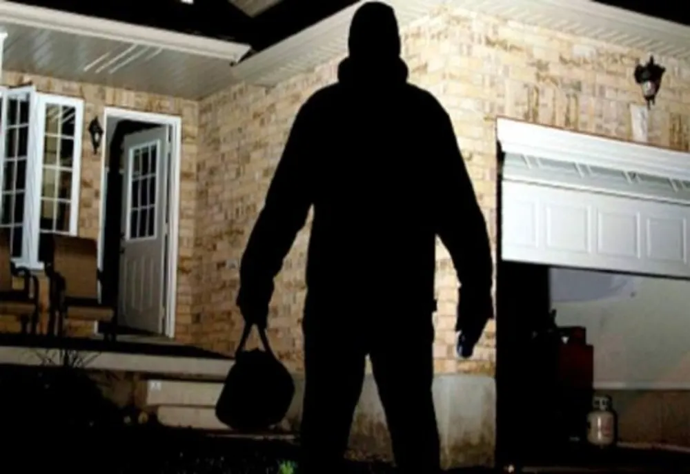 Bărbat din Câmpia Turzii în arest după ce a furat 10.000 de lei dintr-o locuinţă