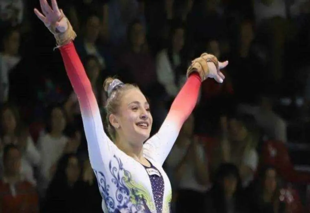 Scandal exploziv în gimnastică: Imagini care arată cum Camelia Voinea își hărțuiește și umilește fata în timpul antrenamentului 