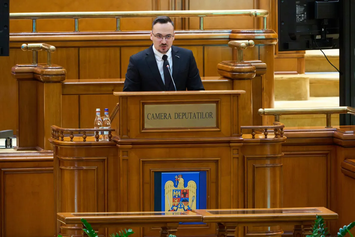 DEPUTATUL RĂZVAN BIRO: „VICTORIA SUVERANIȘTILOR ÎN POLONIA ESTE UN SEMNAL CLAR PENTRU VIITORUL EUROPEI”