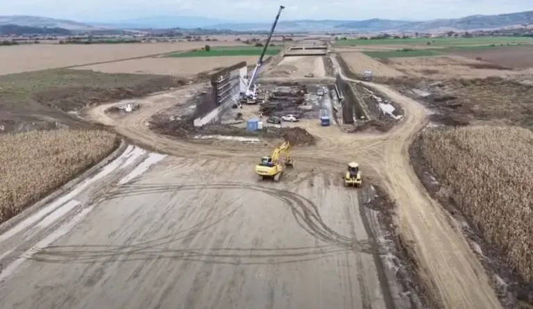 A8 prinde contur în Mureș: lucrările au ajuns la 34%, asfaltarea ar putea începe în aprilie