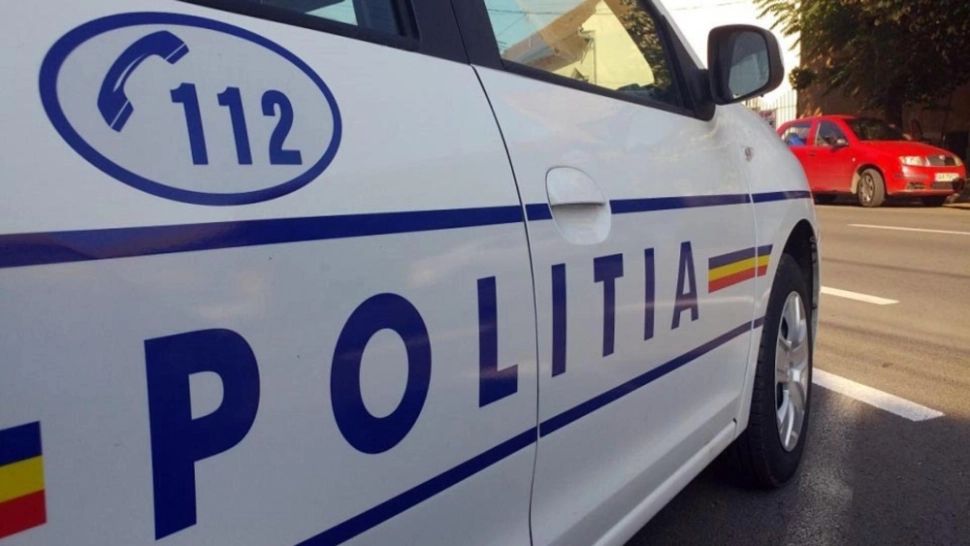 Fetiță de 12 ani, înjunghiată cu o șurubelniță pe stradă. Tatăl ei a fost și el lovit