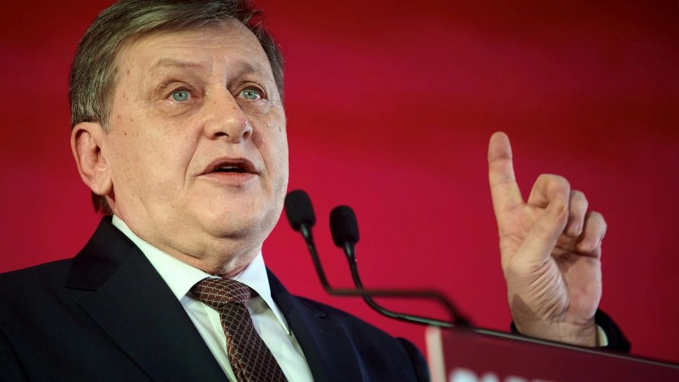 Crin Antonescu, atac dur la adresa PNL după căderea Guvernului Bolojan: „Deceniul Iohannis a desfigurat partidul ideologic. Riscă să rămână doar în cartea de istorie”