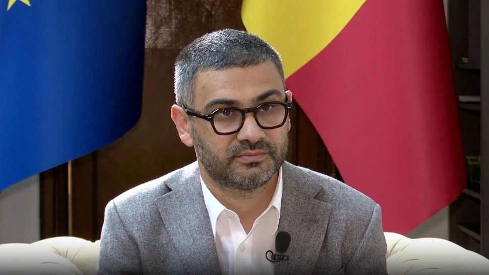 Scandal pe Legea salarizării. Florin Manole, acuzații incendiare: ce negociază Dragos Pîslaru la Bruxelles